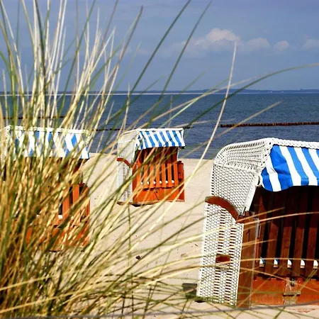 Villa-rosengarten-ferienwohnung-baumhaus-mit-seeblick