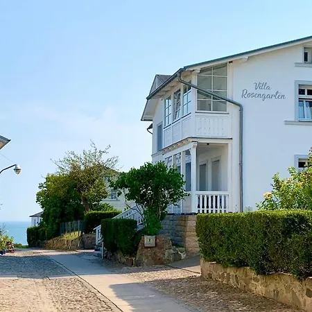 Villa-rosengarten-ferienwohnung-baumhaus-mit-seeblick Sassnitz