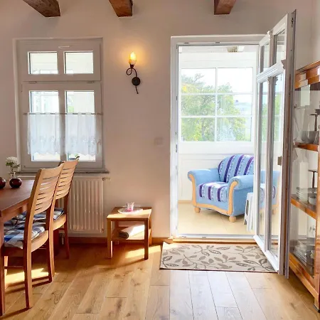 Villa-rosengarten-ferienwohnung-baumhaus-mit-seeblick * Sassnitz