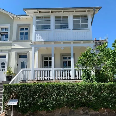 Apartmán Villa-rosengarten-ferienwohnung-baumhaus-mit-seeblick Sassnitz