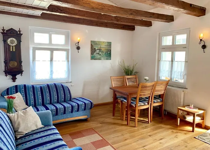 Villa-rosengarten-ferienwohnung-baumhaus-mit-seeblick * Sassnitz