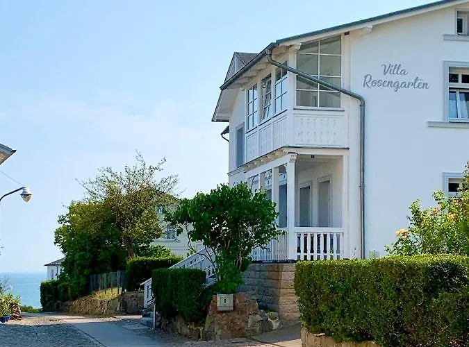 Villa-rosengarten-ferienwohnung-baumhaus-mit-seeblick Sassnitz