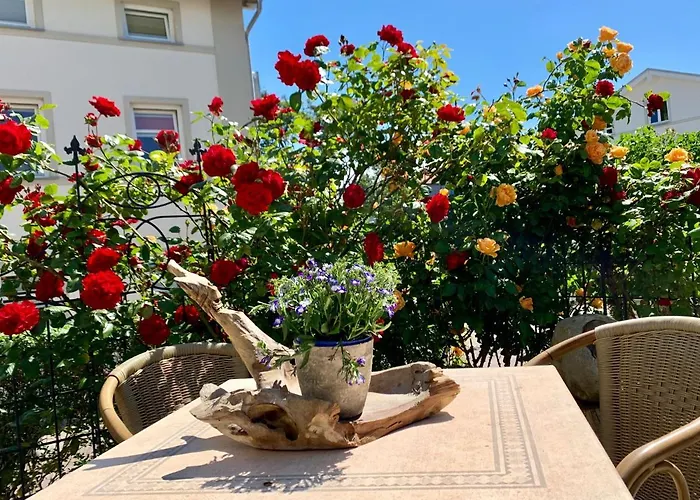 Villa-rosengarten-ferienwohnung-baumhaus-mit-seeblick *